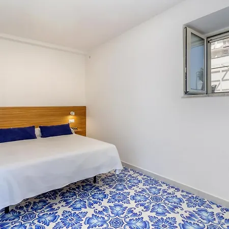Vie Do Mar - Marina Grande- *